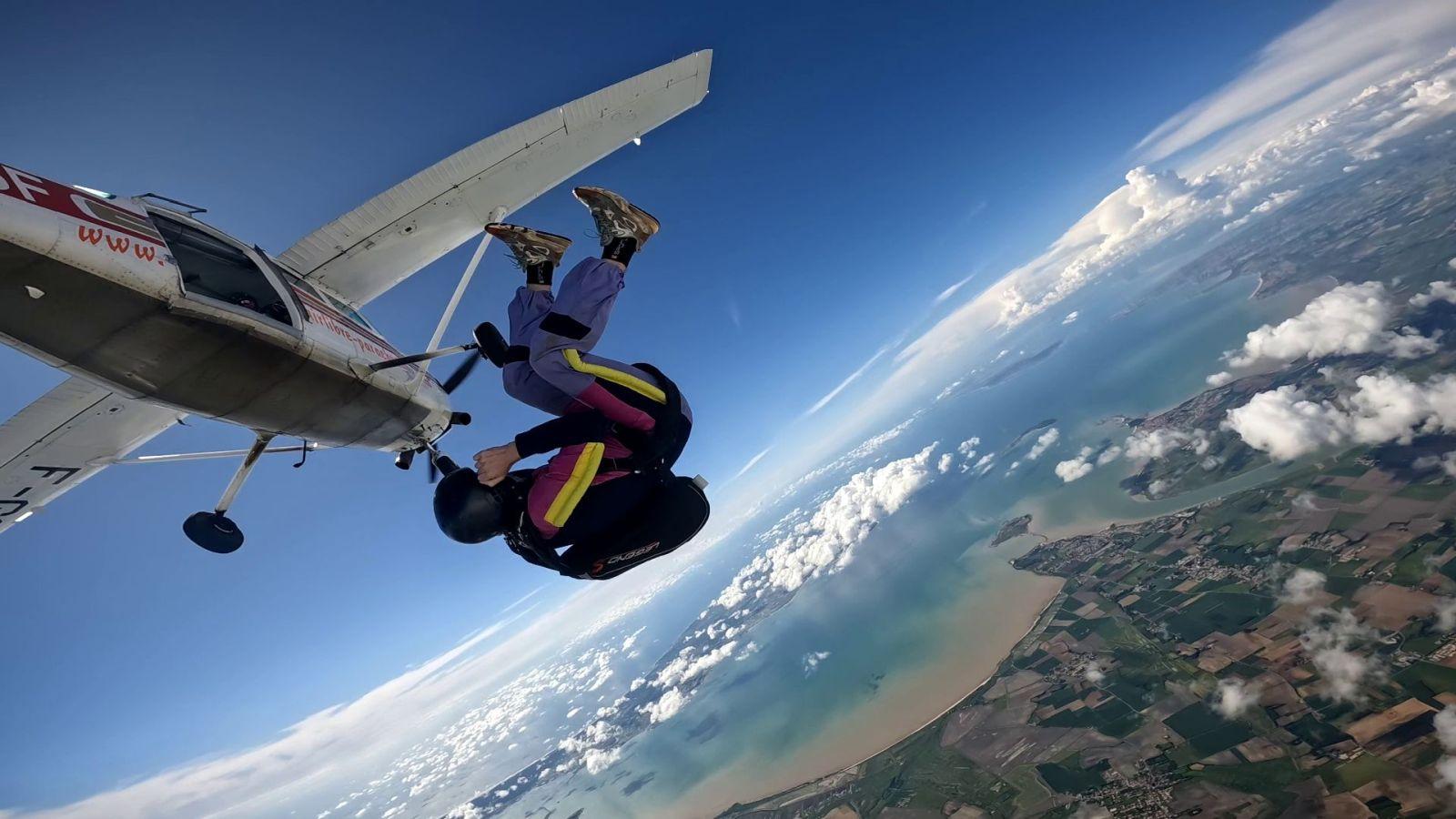 Unleash Your Spirit: Skydive from 4km with Iceprin Experts.
